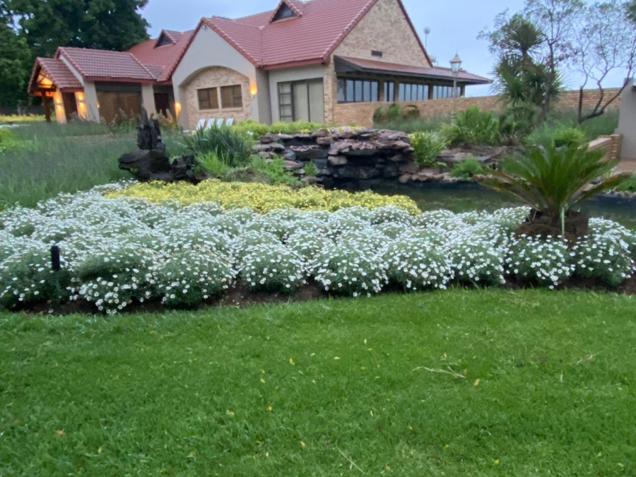 6 Bedroom Property for Sale in Remhoogte AH North West